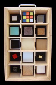 Caixa de cubs del projecte ExpressArt Museu portàtil